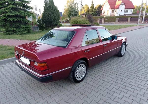 Mercedes-Benz W124 (1984-1993) cena 27400 przebieg: 230000, rok produkcji 1992 z Kielce małe 466